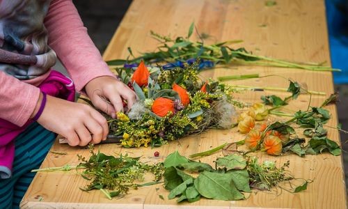 Herbst-Schatzsuche zum kreativen Dekorieren