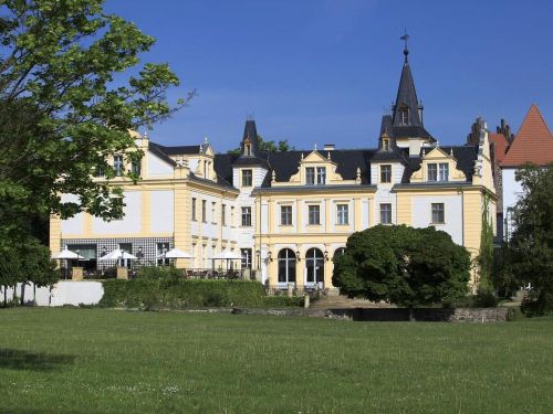 Schloss und Gut Liebenberg